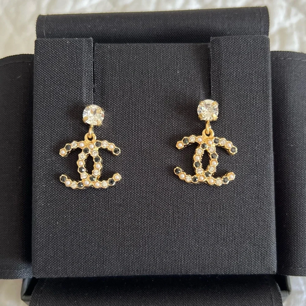 Chanel Earrings - Picture 3 of 5